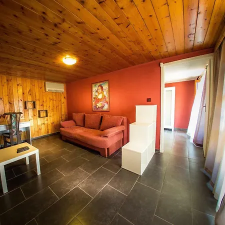 Alexander פארק נופש 2*